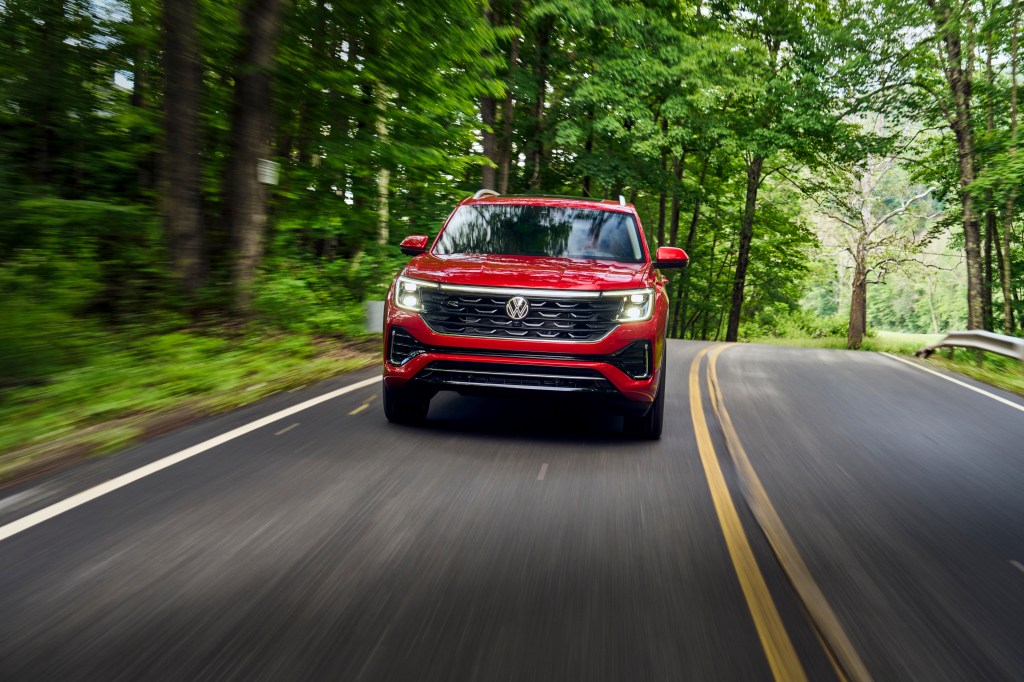 Volkswagen Atlas 2.0T SE: Potencia Moderada y Espacio&nbsp;Versátil